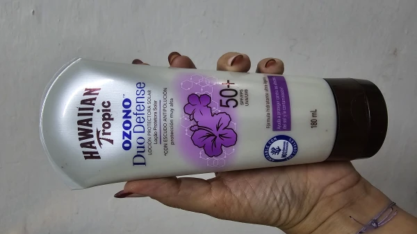 Protector Solar SPF 50 Con Ozono 🌺🌴 Hawaiian Tropic 🌺🌴's foto | Darys Skincare |  BizneCubano